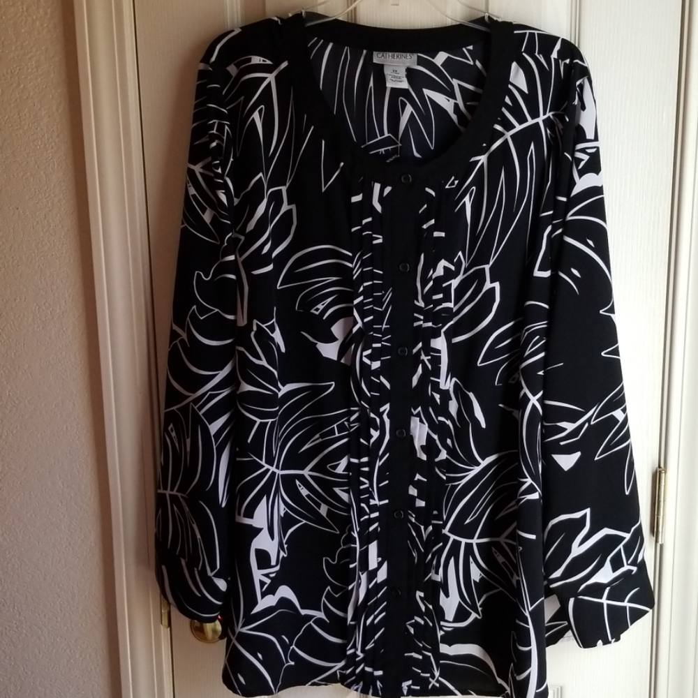 NWOT CATHERINES BLACK/WHITE PRINT L/S BLOUSE